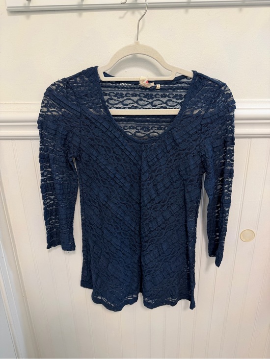 Anthropologie Tops - Y2K Style Anthropologie Navy Lace V-Neck Three-Quarter Sleeve Top